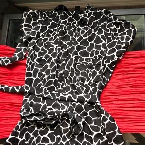 ▪️White House Black Market blouse